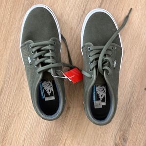 VANS. MENS 8.5. BRAND NEW WITH TAGS.